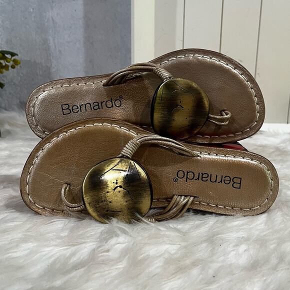 NEW Bernardo Leather Hammered Metallic Jewel Champagne Gold Strappy Slide Sandal - Picture 1 of 15
